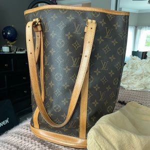 Vintage large Louis Vuitton bucket bag.